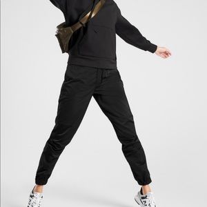 𝔸𝕥𝕙𝕝𝕖𝕥𝕒 ℝ𝕒𝕕𝕚𝕒𝕟𝕥 𝕁𝕠𝕘𝕘𝕖𝕣